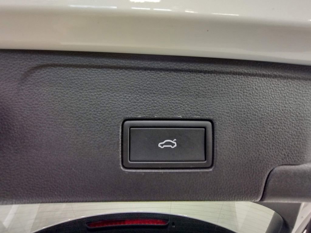 Used 2023 Volkswagen Atlas Cross Sport SEL Premium R-Line image 16