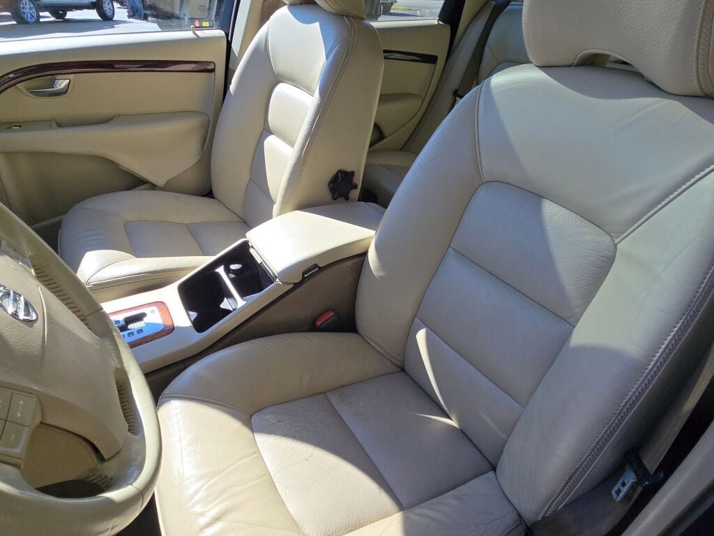 Used 2008 Volvo XC70 3.2 image 20