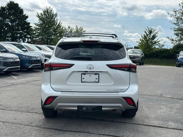 Used 2025 Toyota Highlander Platinum AWD/4WD image 6