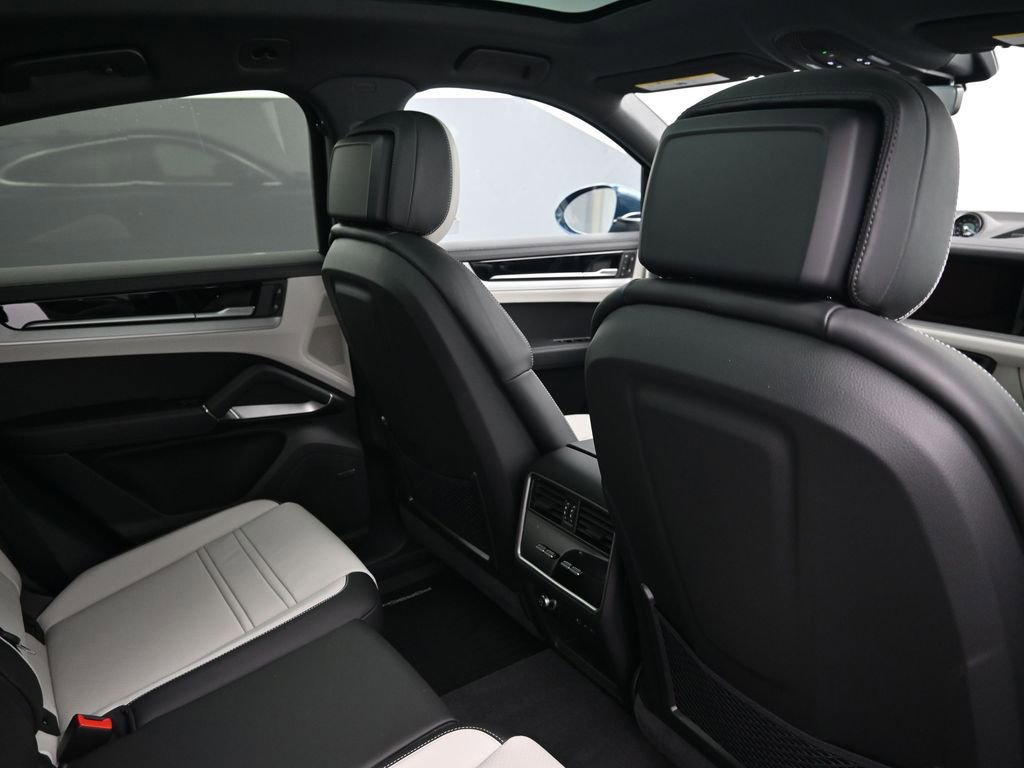 New 2026 Porsche Cayenne S image 7