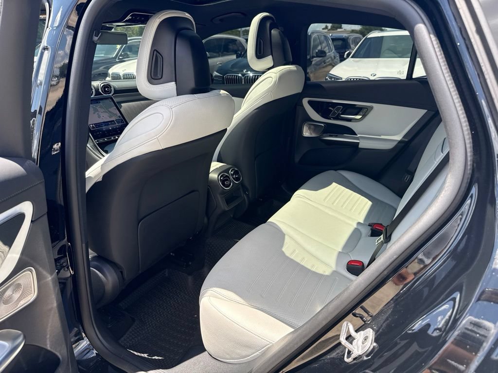 Used 2025 Mercedes-Benz GLC 300 4MATIC image 19