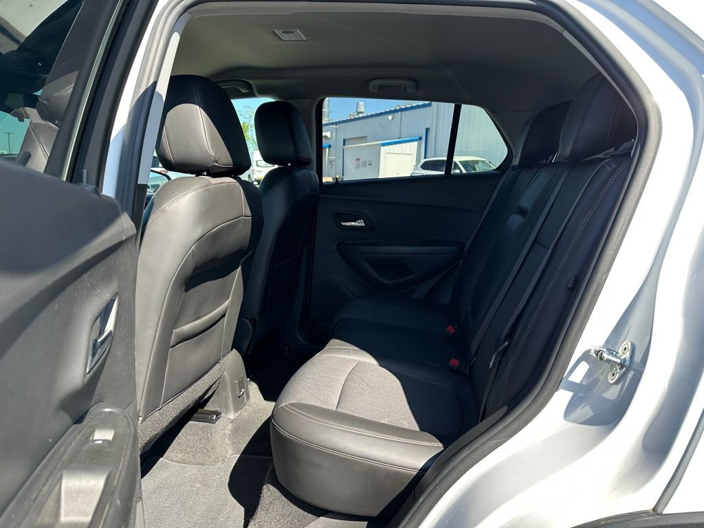 Certified 2022 Chevrolet Trax LT w/ LT Convenience Package AWD/4WD image 10