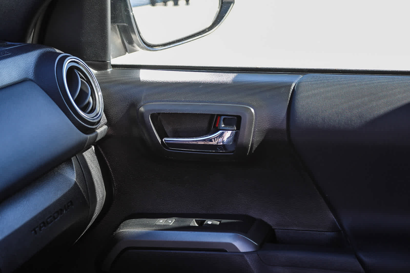 Certified 2023 Toyota Tacoma TRD Off-Road w/ Black Out Package (TMS) image 21