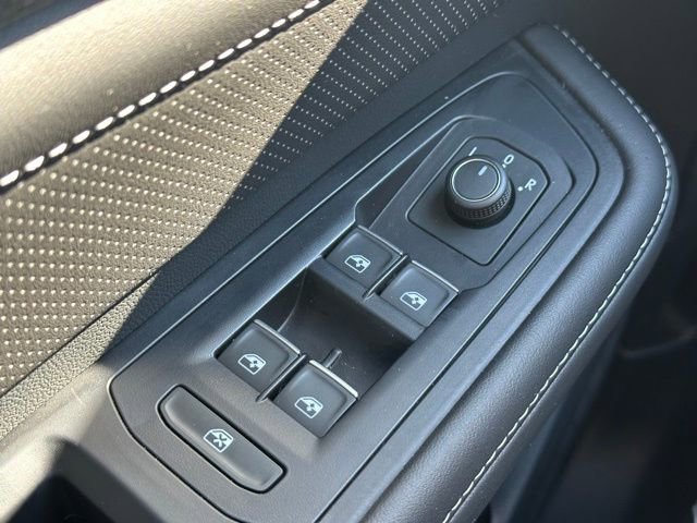 Used 2025 Volkswagen Atlas Cross Sport SEL R-Line image 25