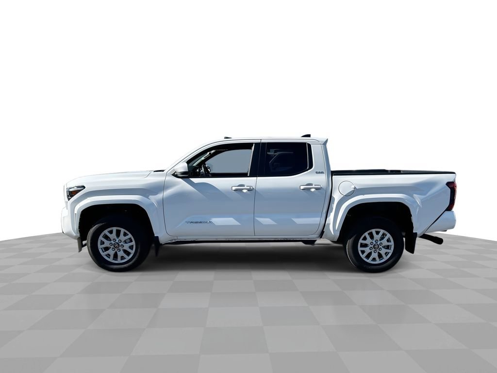 Used 2025 Toyota Tacoma SR5 image 5