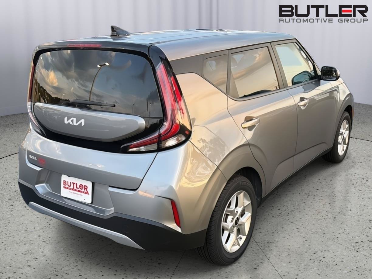 Used 2024 Kia Soul LX w/ Option Group 015 FWD image 6