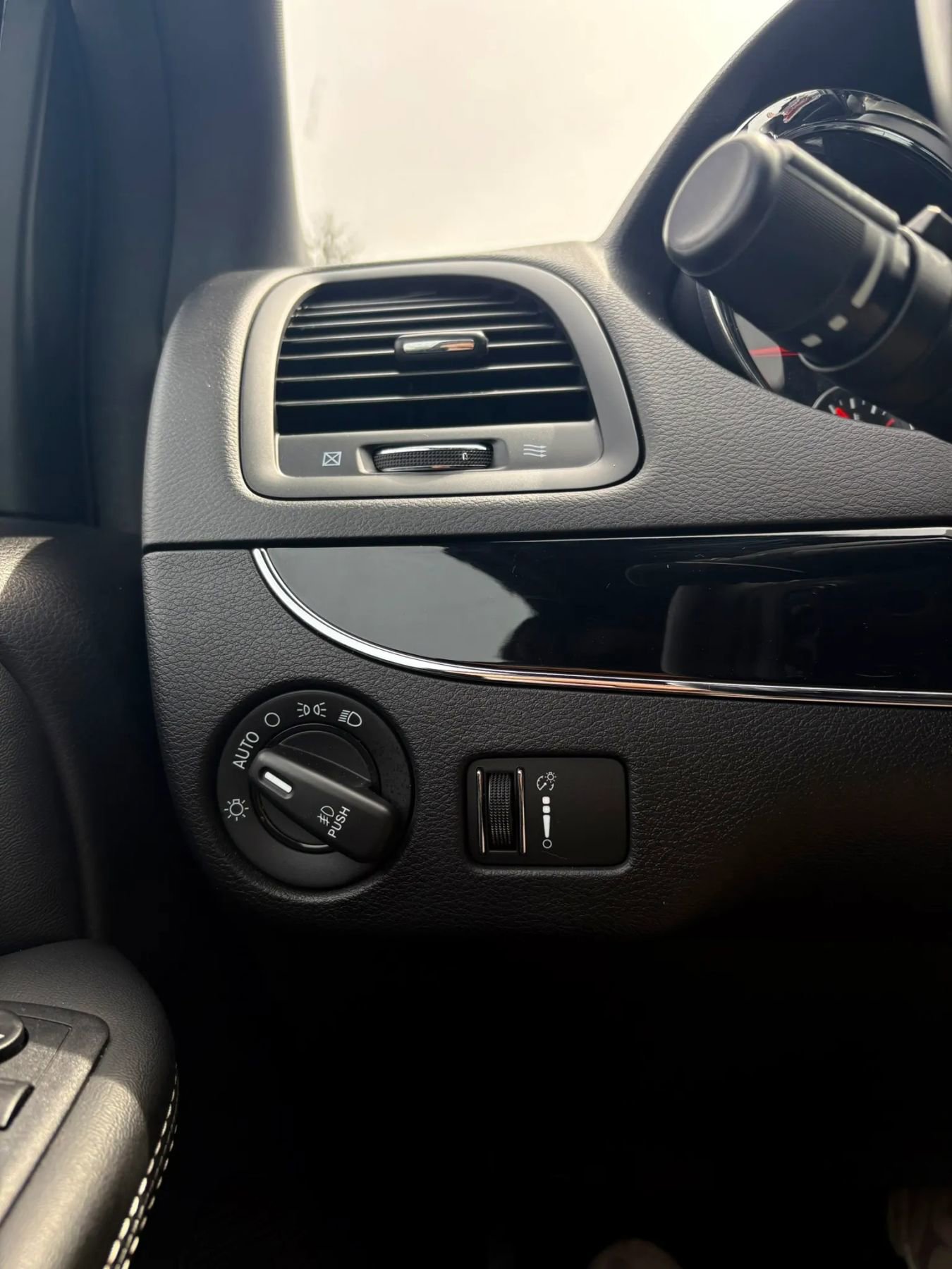 Used 2018 Dodge Grand Caravan SXT w/ Blacktop Package FWD image 36