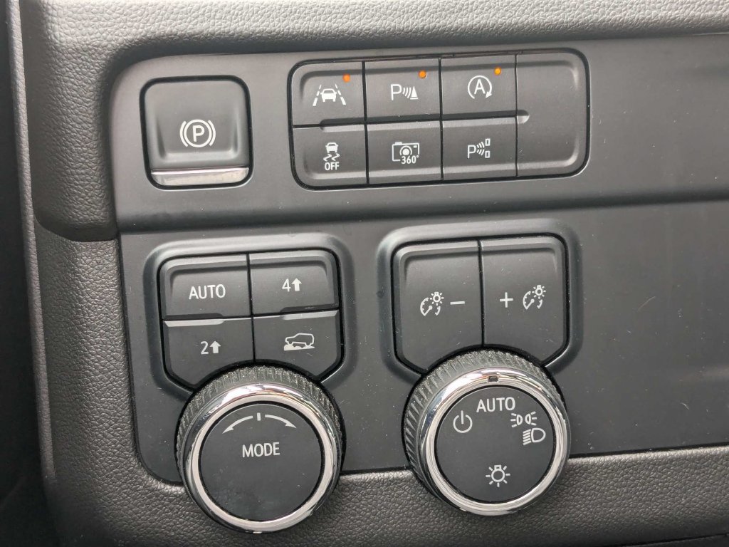 Used 2025 Chevrolet Tahoe LT AWD/4WD image 29