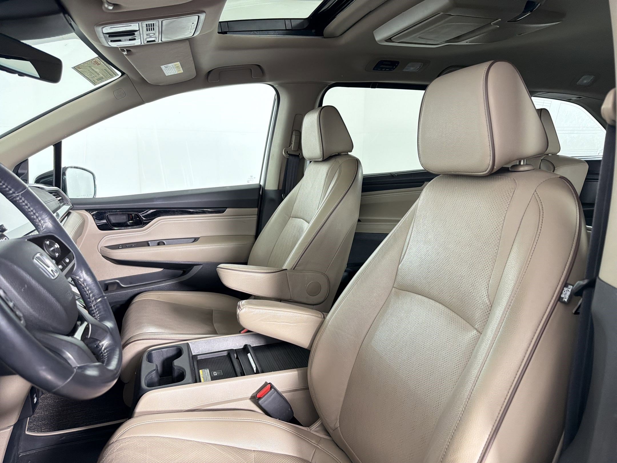 Used 2023 Honda Odyssey Elite image 5
