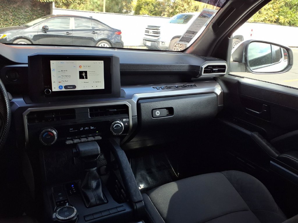 Used 2025 Toyota Tacoma SR5 AWD/4WD image 25