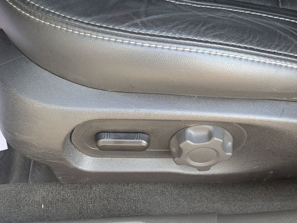 Used 2018 Ford Taurus SEL image 16