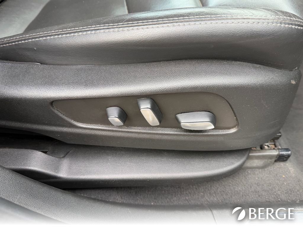 Used 2022 Cadillac XT5 Premium Luxury image 16