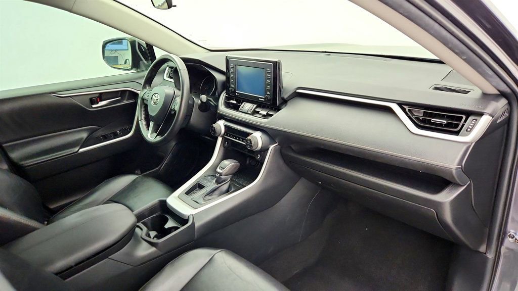 Used 2021 Toyota RAV4 XLE Premium image 24
