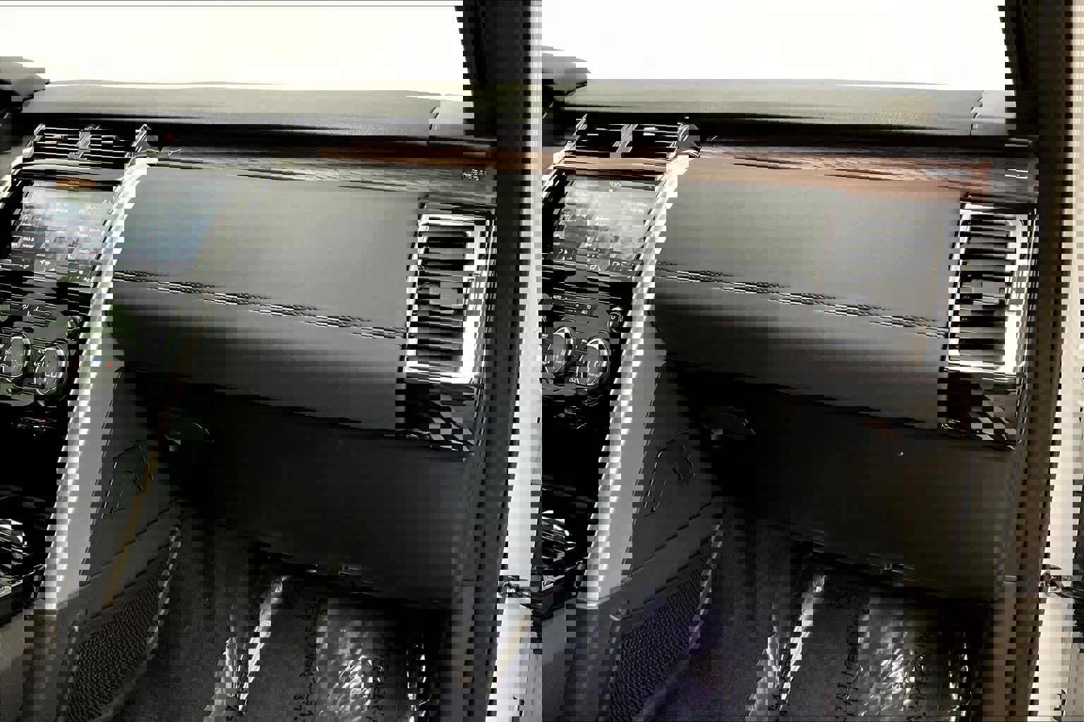 Used 2020 Land Rover Discovery HSE image 19