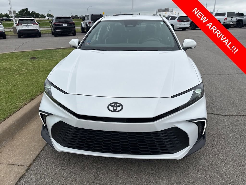 Used 2025 Toyota Camry SE FWD image 2