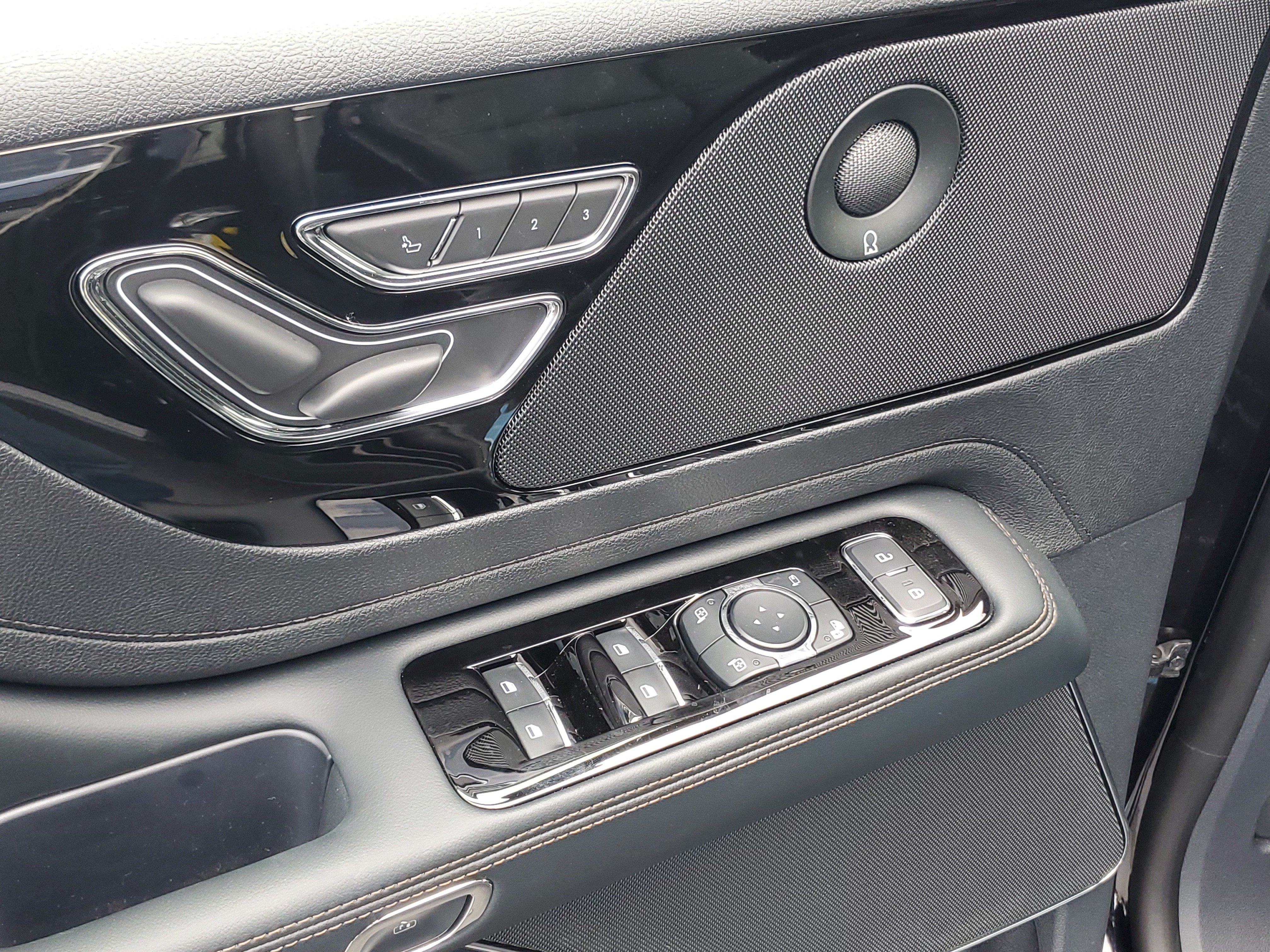 New 2026 Lincoln Aviator AWD image 9