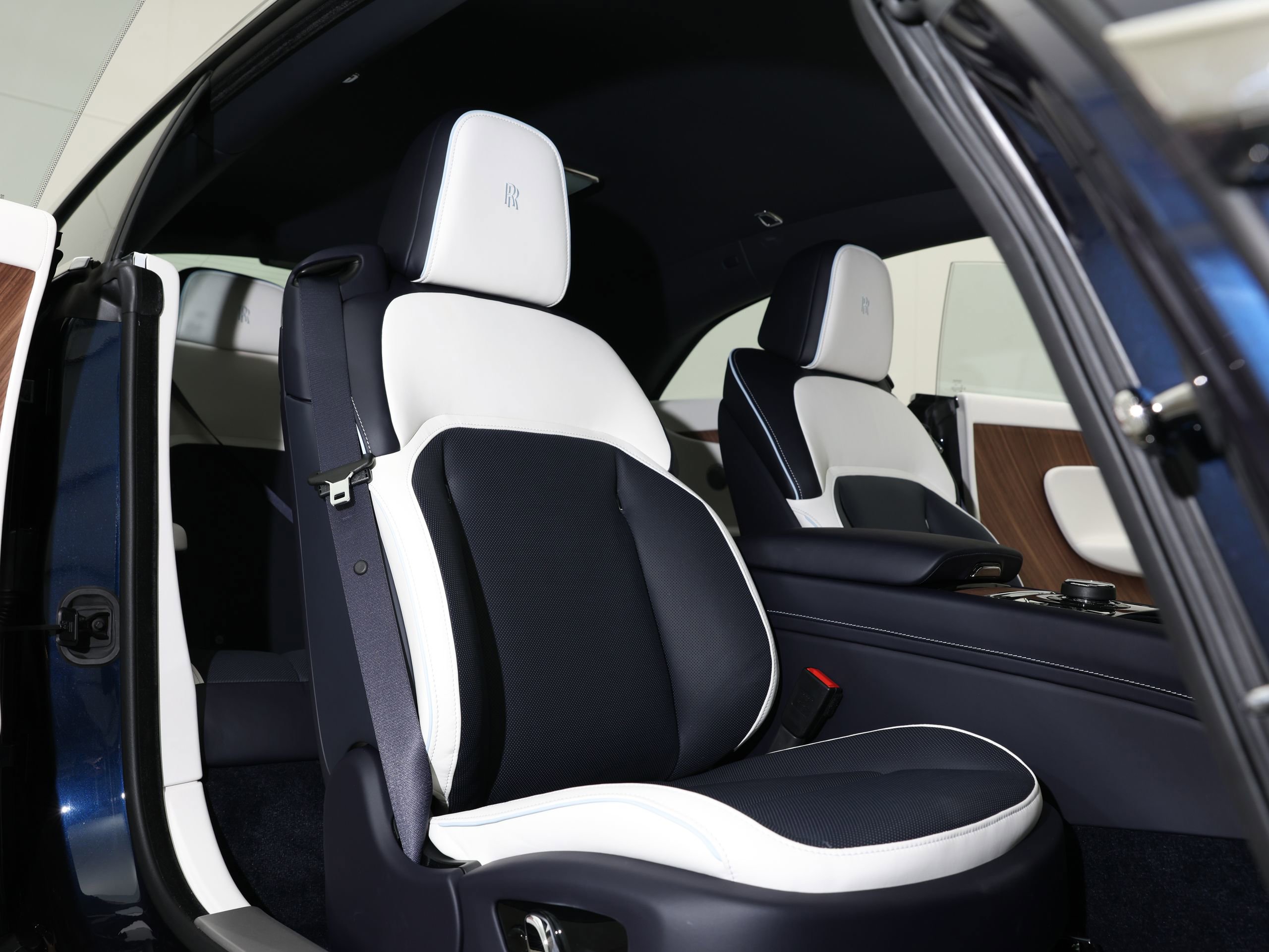 New 2026 Rolls-Royce Spectre Base image 5