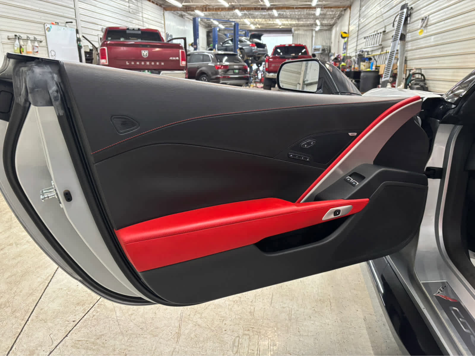 Used 2015 Chevrolet Corvette Z06 w/ 3LZ Preferred Equipment Group image 12