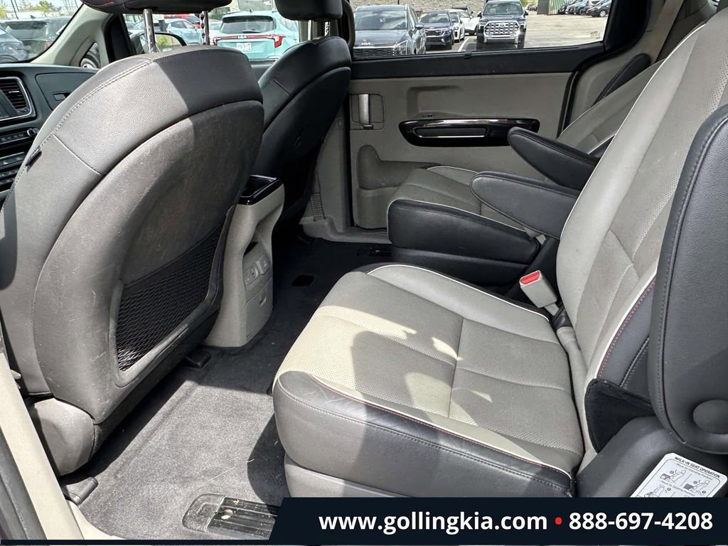 Used 2015 Kia Sedona SX FWD image 11