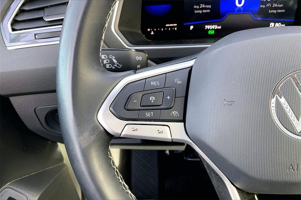 Used 2022 Volkswagen Tiguan SE image 18