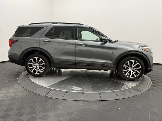 Used 2025 Ford Explorer ST-Line AWD/4WD image 8