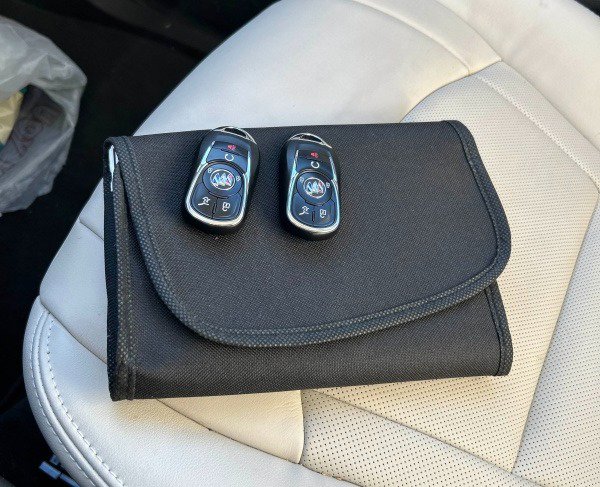 Used 2023 Buick Enclave Essence image 7