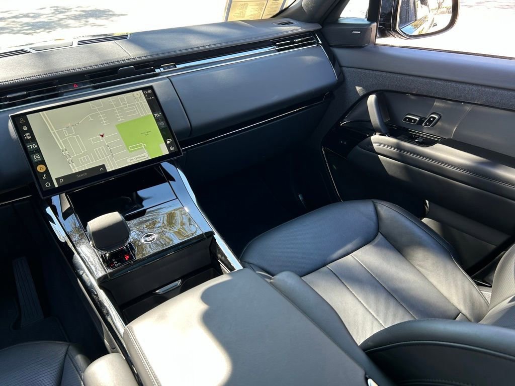 Used 2025 Land Rover Range Rover Sport SE image 12