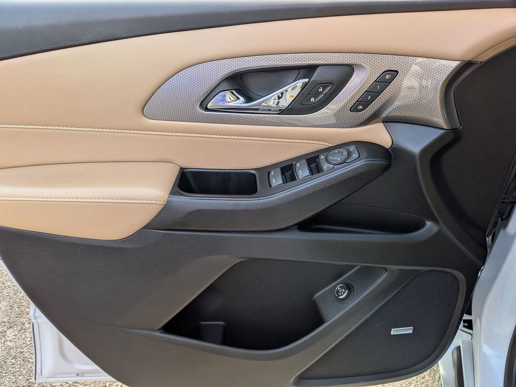 Used 2023 Chevrolet Traverse Premier image 33
