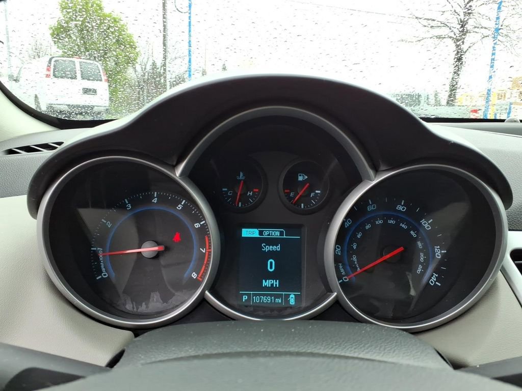 Used 2013 Chevrolet Cruze LS FWD image 16