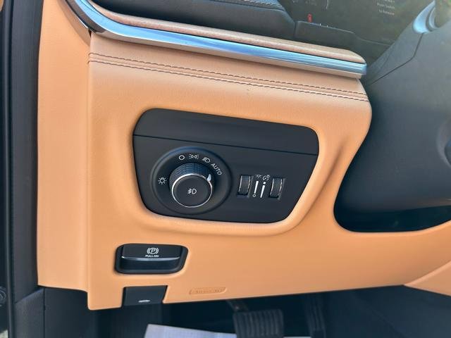 Used 2023 Jeep Grand Cherokee L Summit image 24