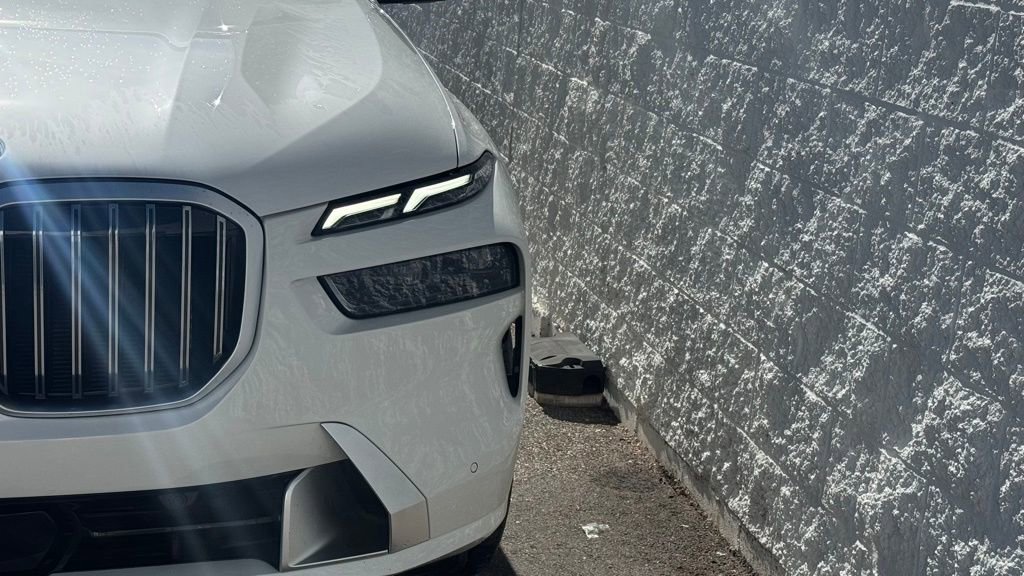 Used 2023 BMW X7 xDrive40i w/ Premium Package image 6