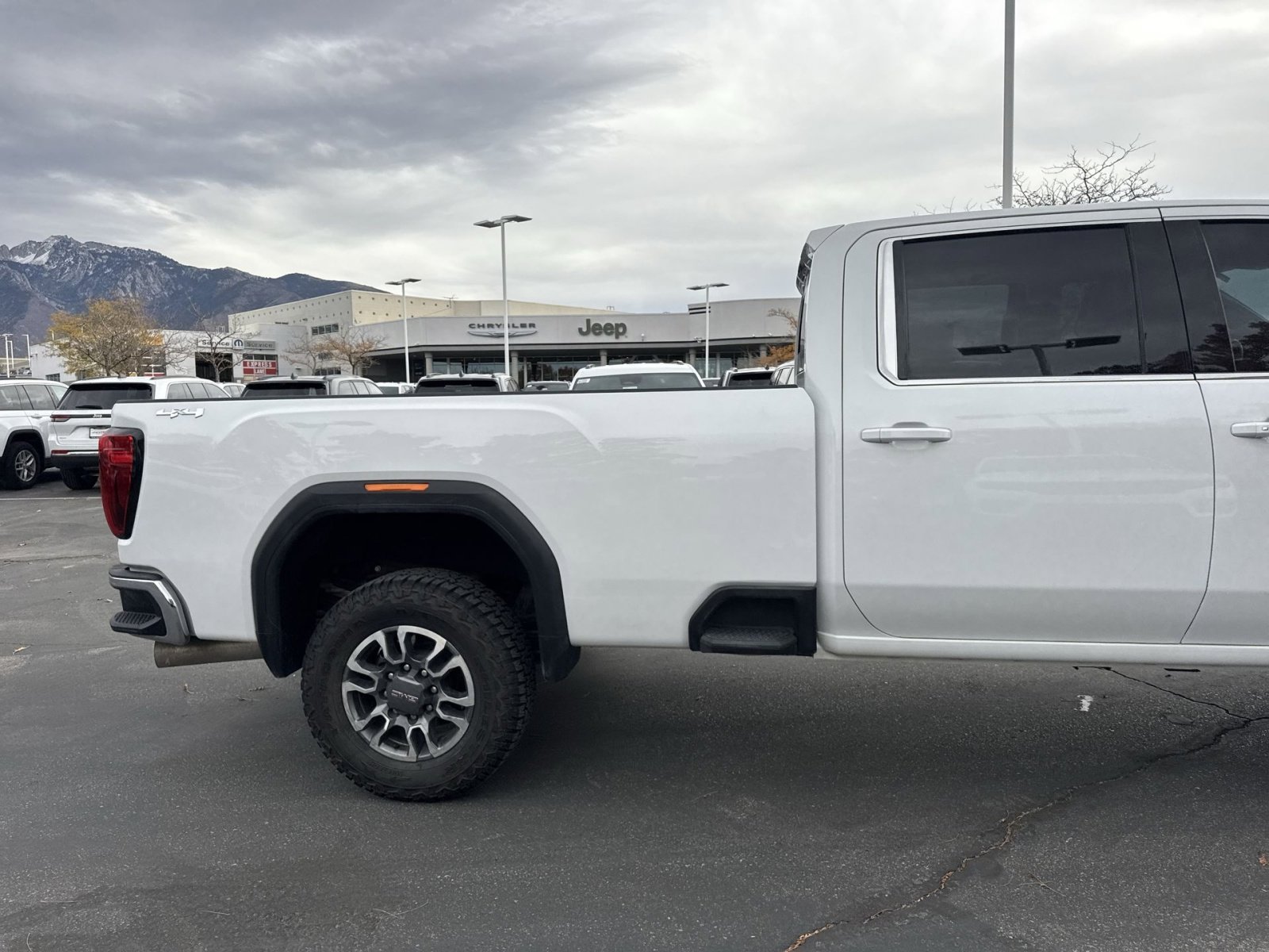Used 2025 GMC Sierra 3500 SLE w/ SLE Value Package image 14