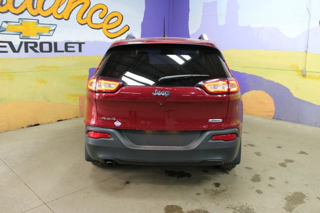 Used 2017 Jeep Cherokee Latitude w/ Cold Weather Group AWD/4WD image 7