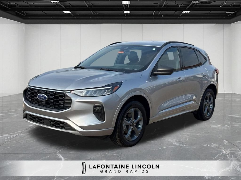 Used 2023 Ford Escape ST-Line w/ Tech Pack #1 AWD/4WD image 1