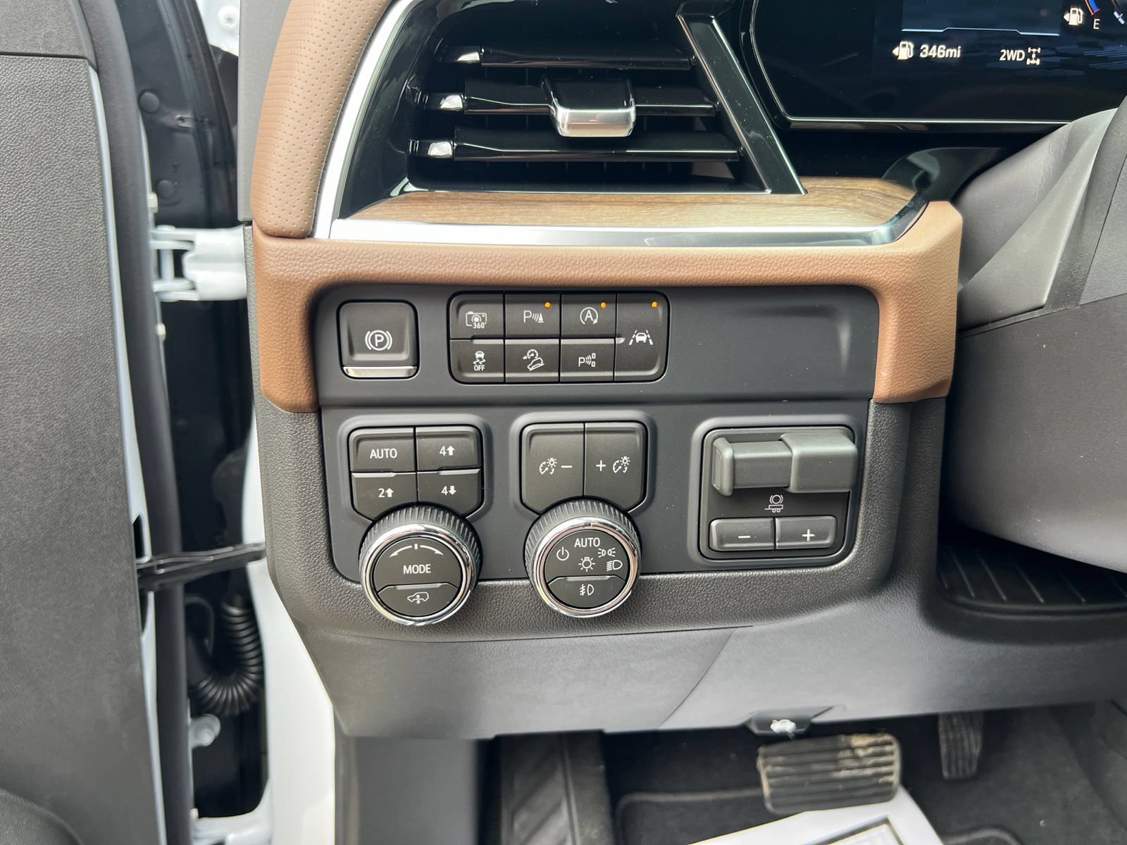 New 2026 Chevrolet Tahoe High Country AWD/4WD image 16