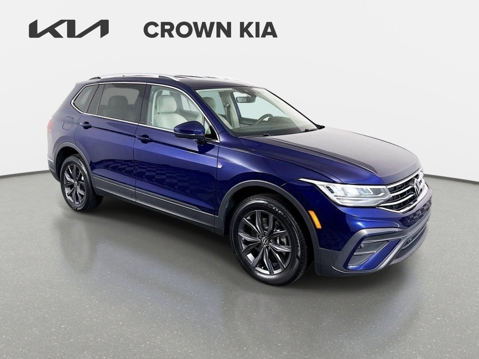 Used 2023 Volkswagen Tiguan SE FWD image 4