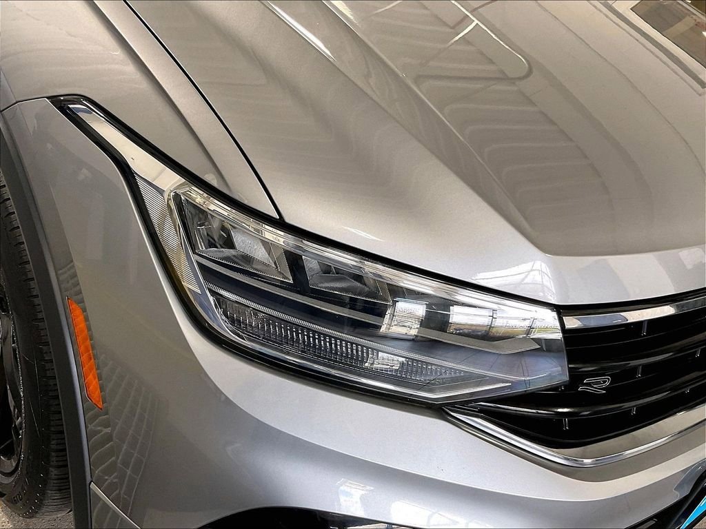 Used 2023 Volkswagen Tiguan SE R-Line AWD/4WD image 33