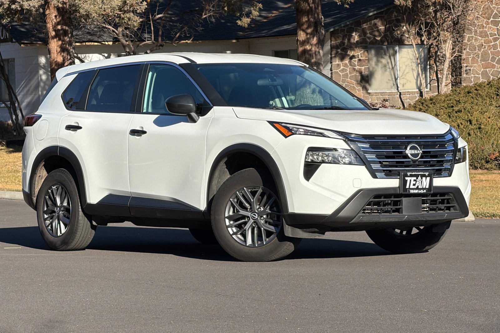 Used 2024 Nissan Rogue S image 2