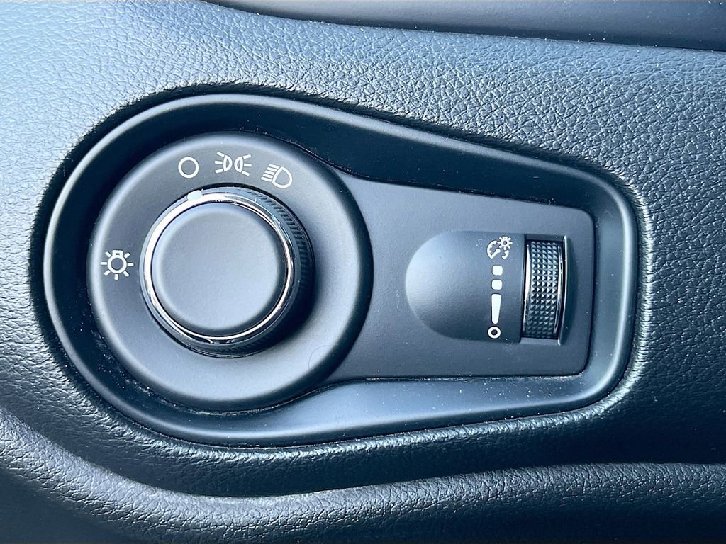 Used 2023 Jeep Renegade Latitude image 10