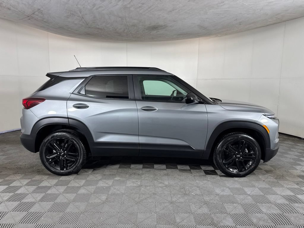 New 2026 Chevrolet TrailBlazer LT w/ Midnight Edition AWD/4WD image 4