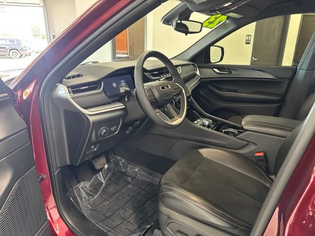 Used 2023 Jeep Grand Cherokee Altitude AWD/4WD image 17