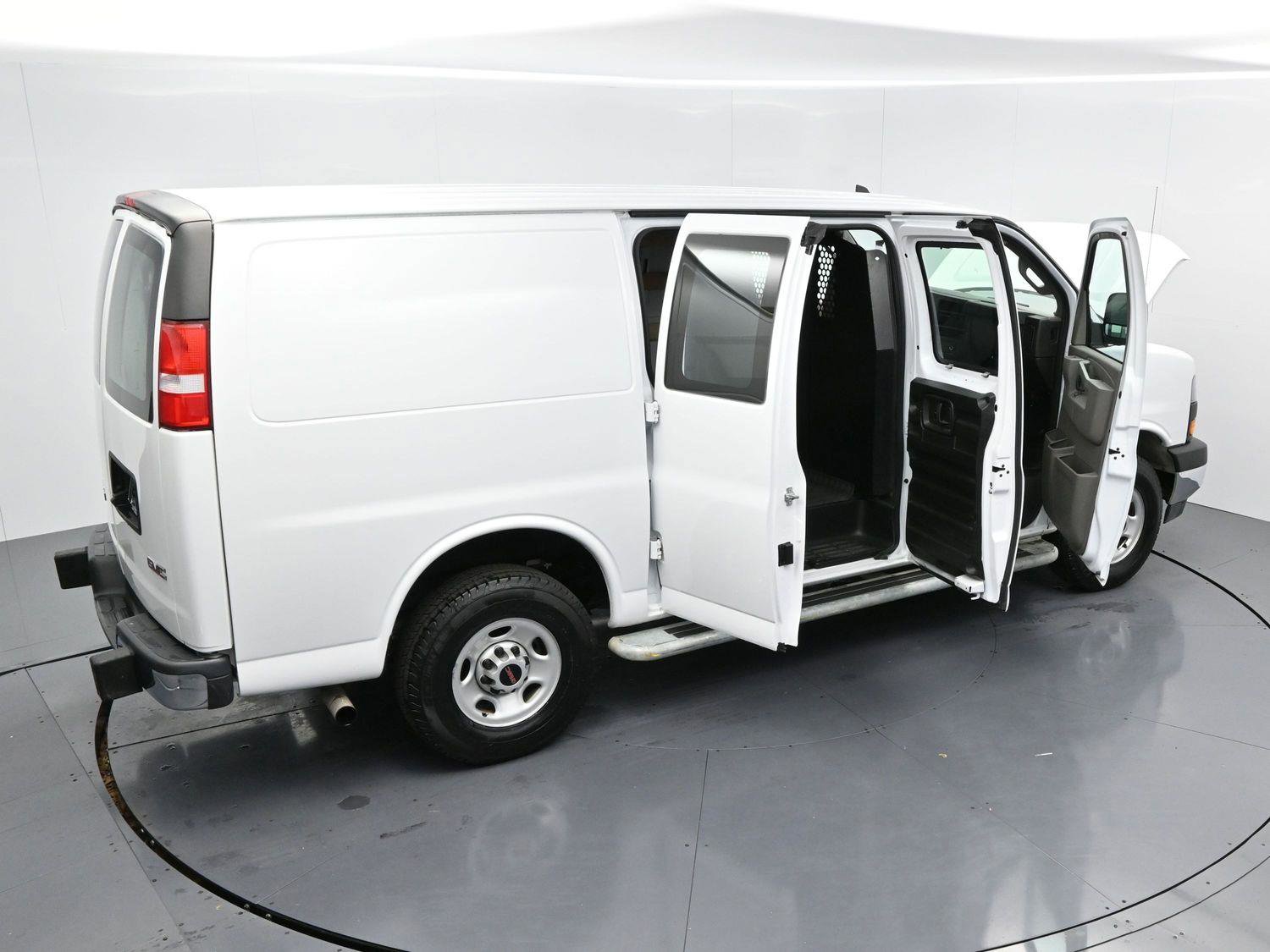 Used 2024 GMC Savana 2500 w/ Driver Convenience Package image 32