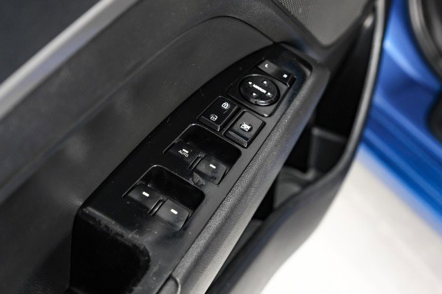 Used 2017 Hyundai Elantra Limited image 38