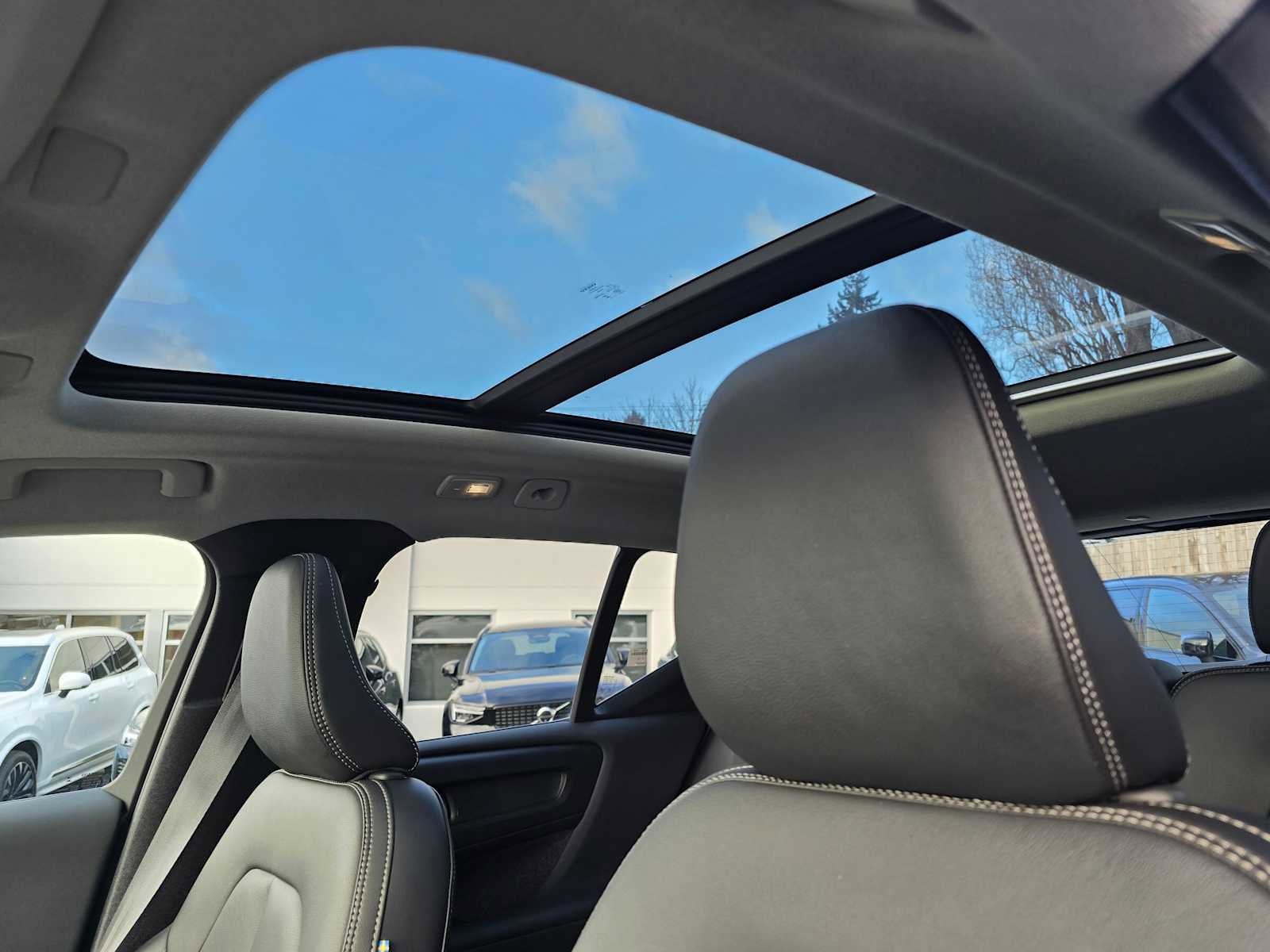 Certified 2025 Volvo XC40 B5 Plus w/ Climate Package image 23