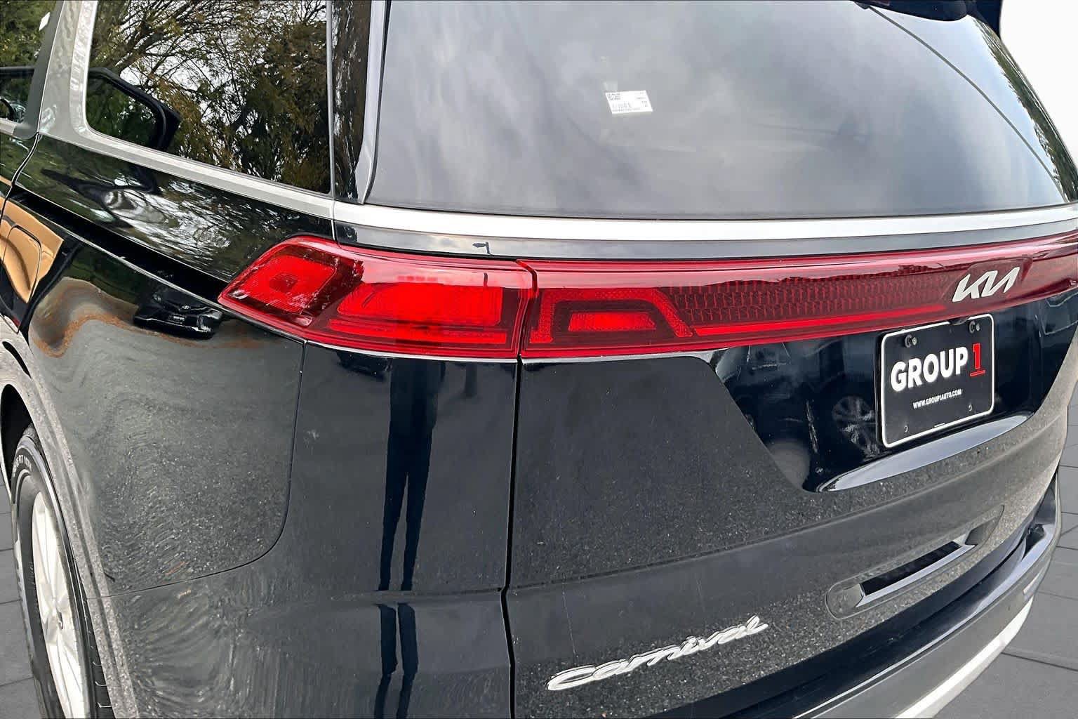 Used 2022 Kia Carnival LX FWD image 27