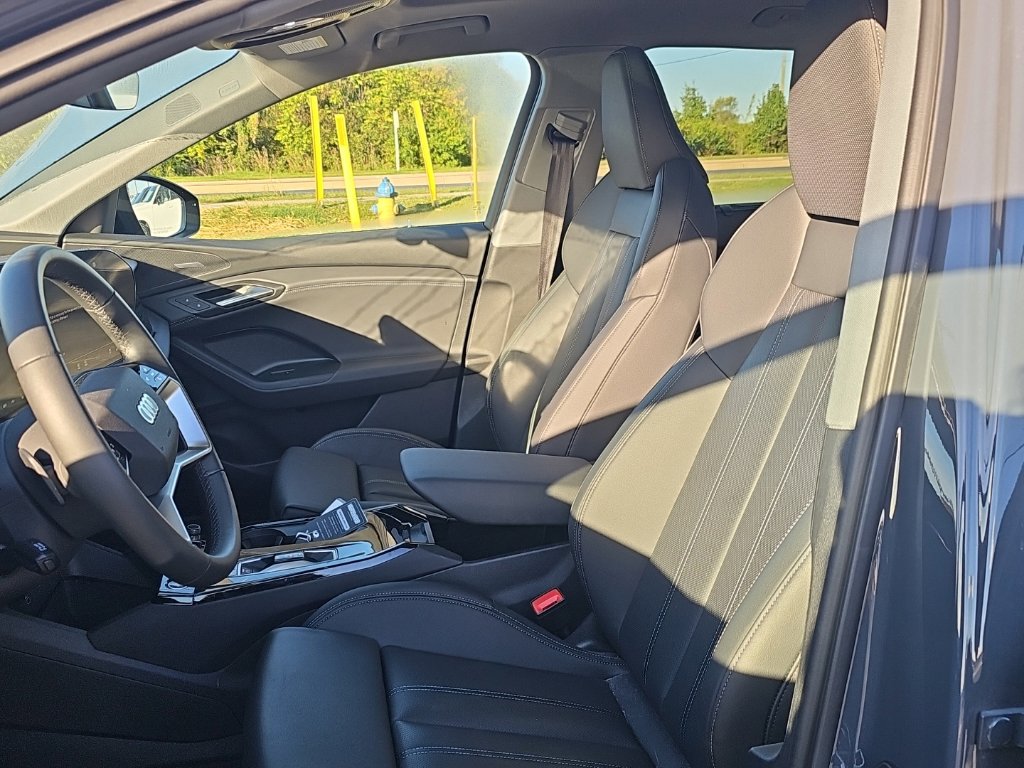 Used 2025 Audi Q6 e-tron Premium Plus w/ Premium Plus AWD/4WD image 3