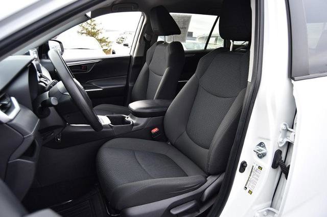 Used 2024 Toyota RAV4 LE image 18