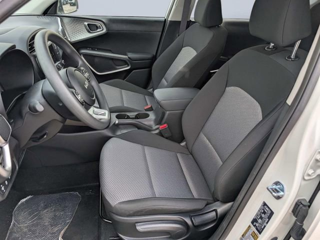 Used 2025 Kia Soul LX image 7