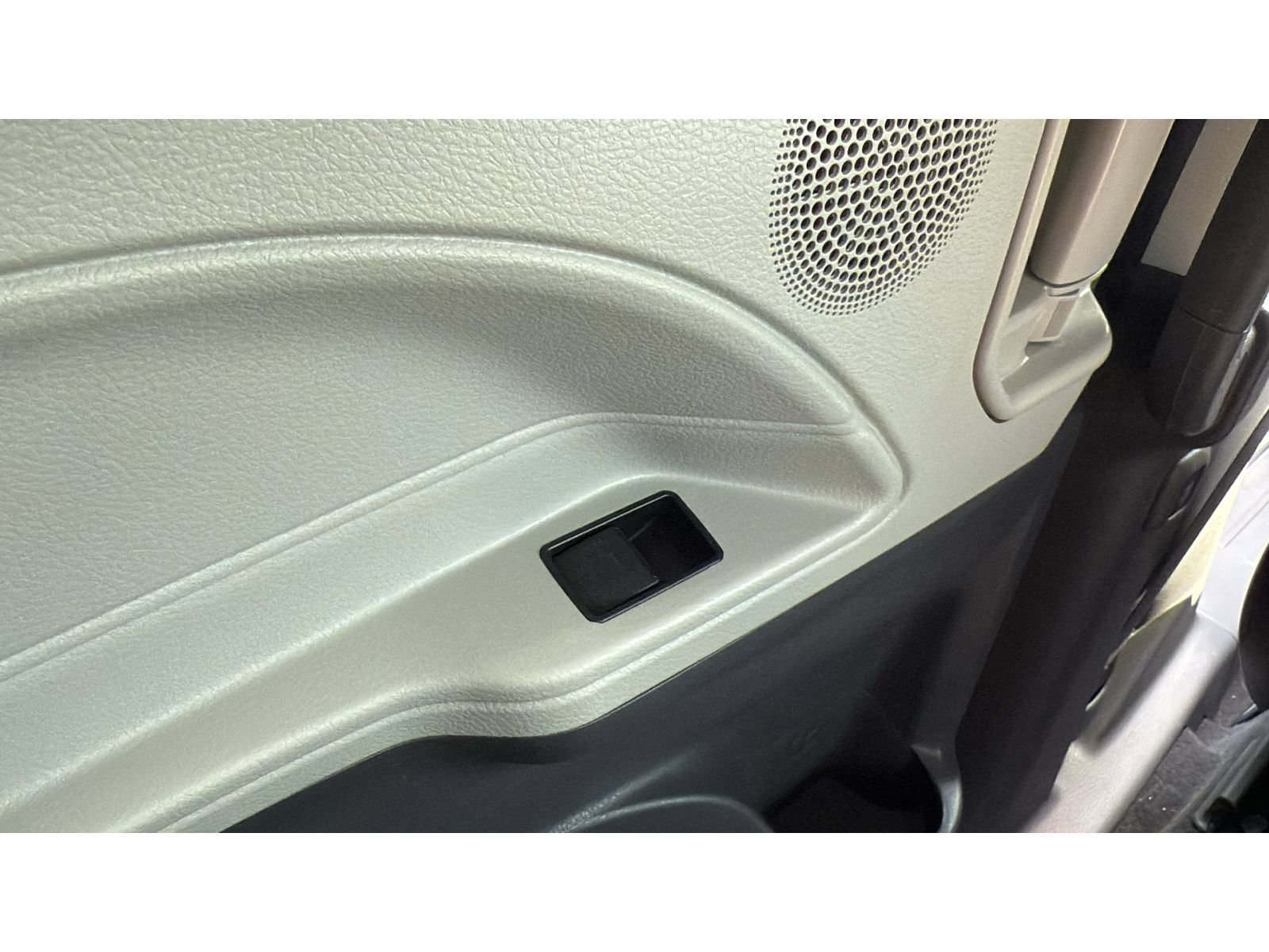 Certified 2024 Toyota Sienna XLE FWD image 39