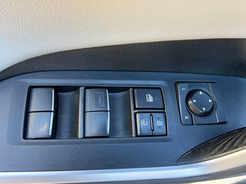 Used 2021 Toyota RAV4 Limited image 12